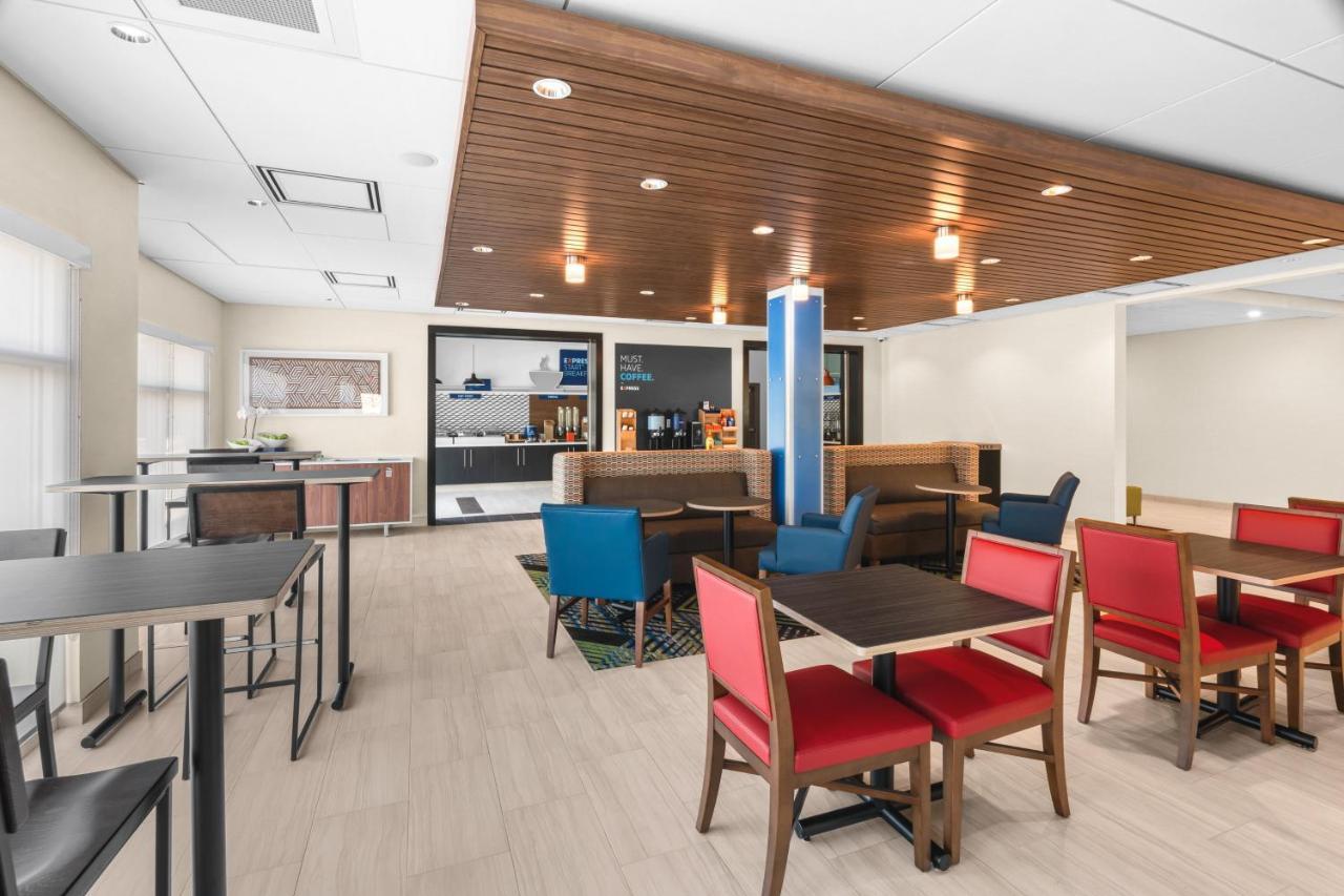 Holiday Inn Express & Suites - Suisun City By Ihg Exterior foto